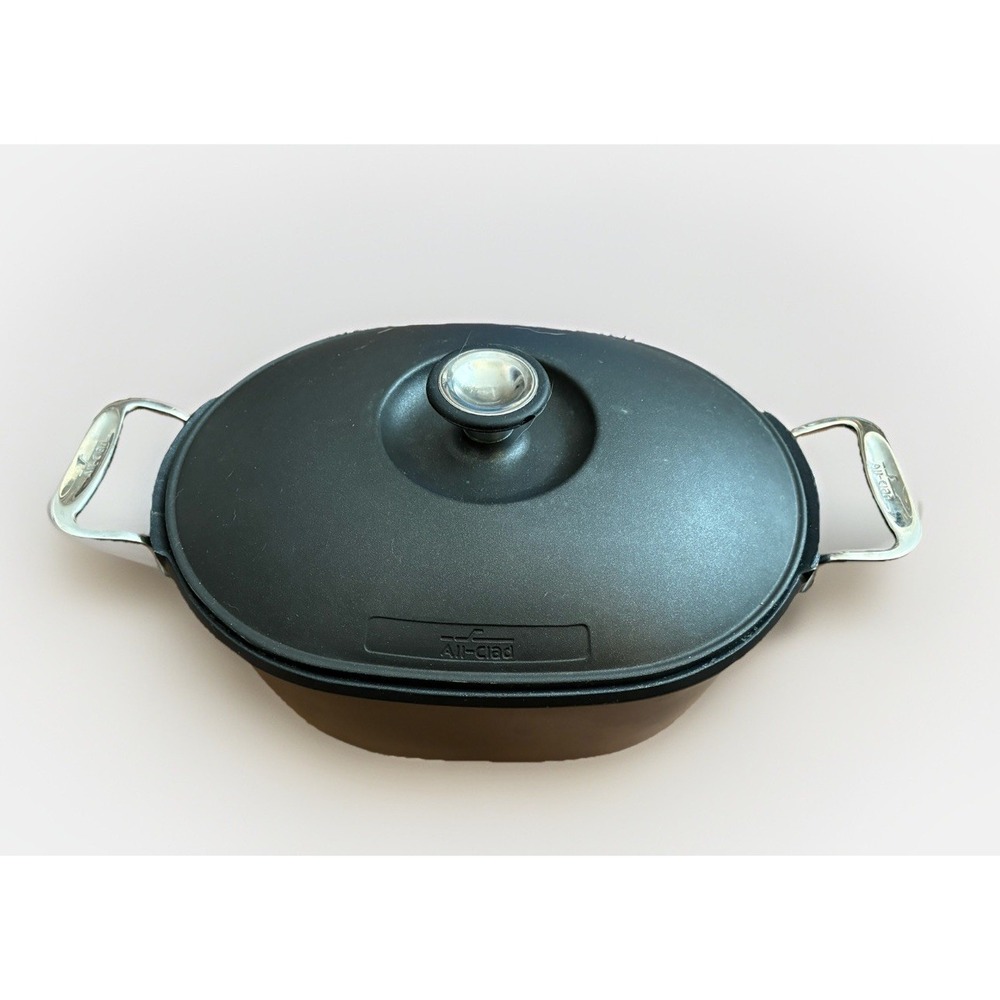 All Clad 6.5 qt / 6.2 L Dutch Oven Nonstick Cast Aluminum with lid in Black Cook